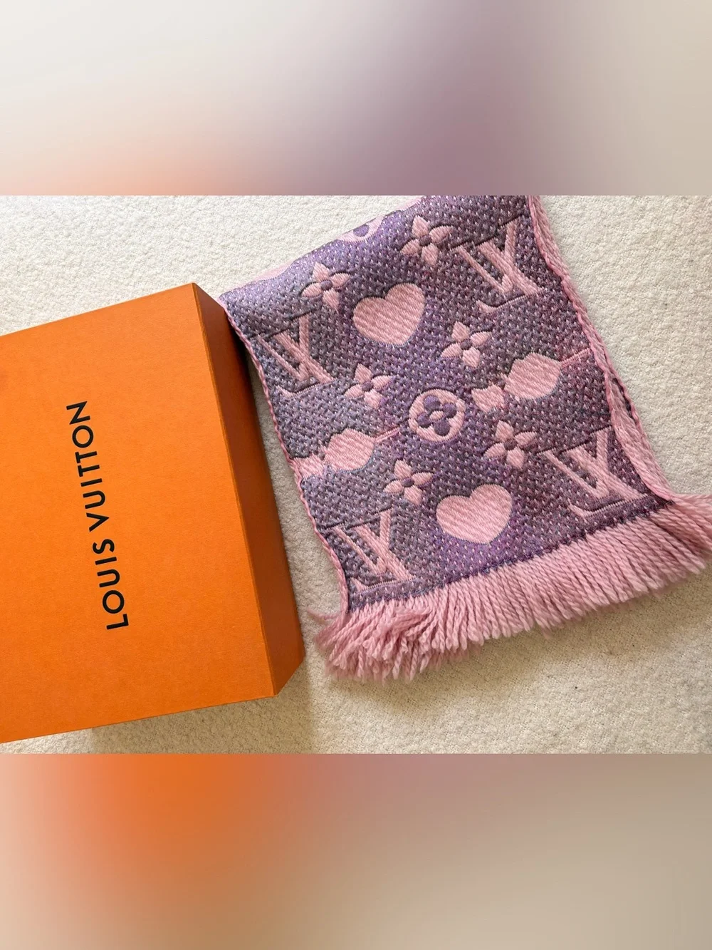 🔥100% Authentic LOUIS VUITTON Rose Wool/Silk Logomania A La Folie Scarf🔥
